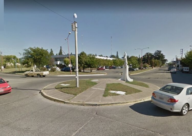 ¿Quién tiene prioridad de paso en una rotonda?