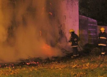 Se incendió un terreno en Av. Saavedra casi Santiago del Estero