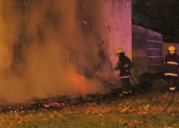 Se incendió un terreno en Av. Saavedra casi Santiago del Estero