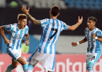 Racing fue muy superior, venció sobre el final a Alianza Lima y se acerca a los octavos de la  Libertadores