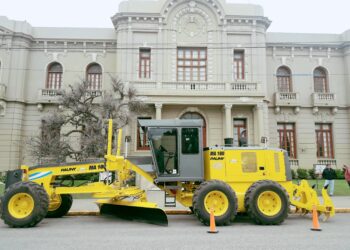 Se presentó la motoniveladora en el Municipio