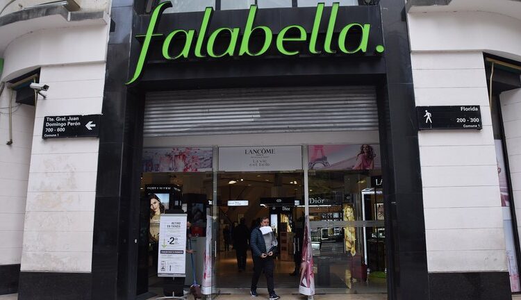 Falabella confirmó que se quiere ir de Argentina y que en los próximos días cerrará las primeras cuatro tiendas