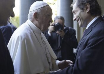 El papa Francisco nombró a Gustavo Béliz en la Academia Pontificia de Ciencias Sociales