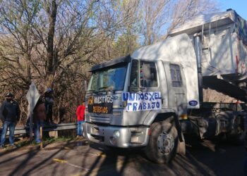 Se agrava el conflicto por las restricciones a la circulación de productores y transportistas