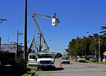 La Cooperativa Eléctrica cambia luminarias en diferentes puntos de la ciudad