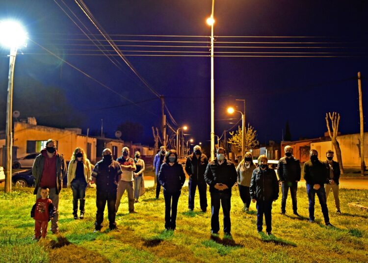 Nuevas luminarias para el Barrio Tessone y una obra que da seguridad a los vecinos