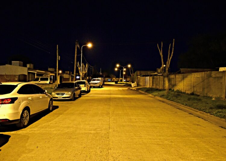 Nuevas luminarias para el Barrio Tessone y una obra que da seguridad a los vecinos