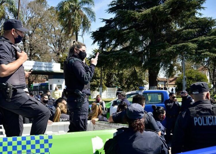 Reclamo salarial de la policía: en Mar del Plata aguardan que se destrabe el conflicto