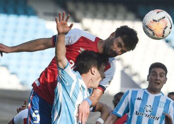 Racing hizo un gran esfuerzo, pero perdió con Nacional en Avellaneda