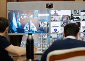 Kicillof analizó con los intendentes cómo serán las próximas vacaciones en la Costa