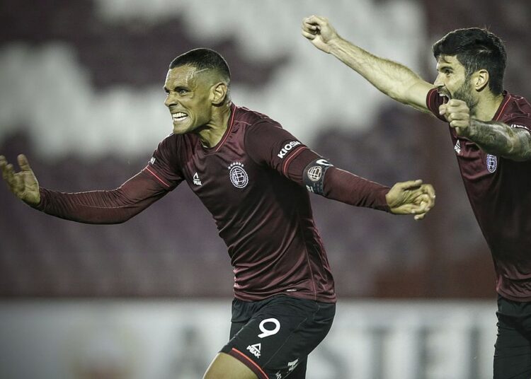 En un partido cargado de vértigo y goles, Lanús derrotó al San Pablo en el Sur