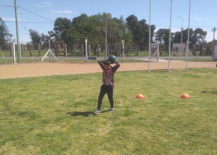 EMFI entrena en la cancha del Polideportivo Municipal