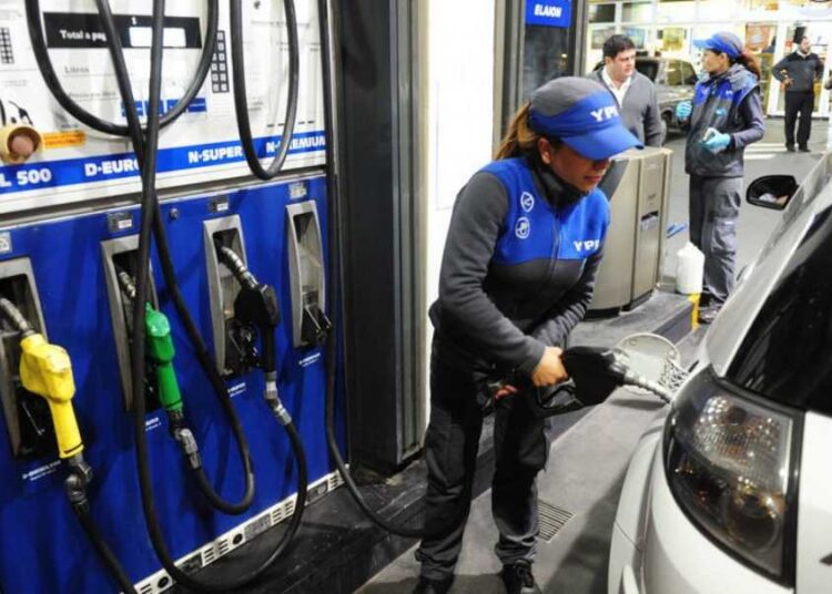 YPF subió los precios de los combustibles un 3,5% en promedio en todo el país