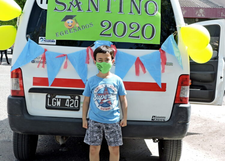 Los padres de los Egresados 2020 del Jardín 901 realizaron una caravana
