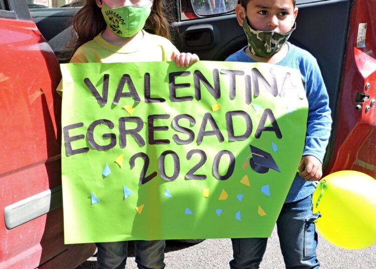 Los padres de los Egresados 2020 del Jardín 901 realizaron una caravana