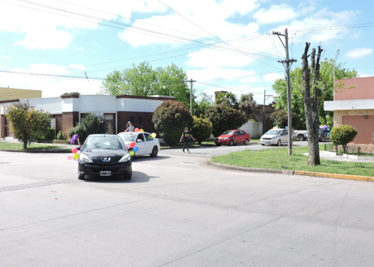 Los padres de los Egresados 2020 del Jardín 901 realizaron una caravana