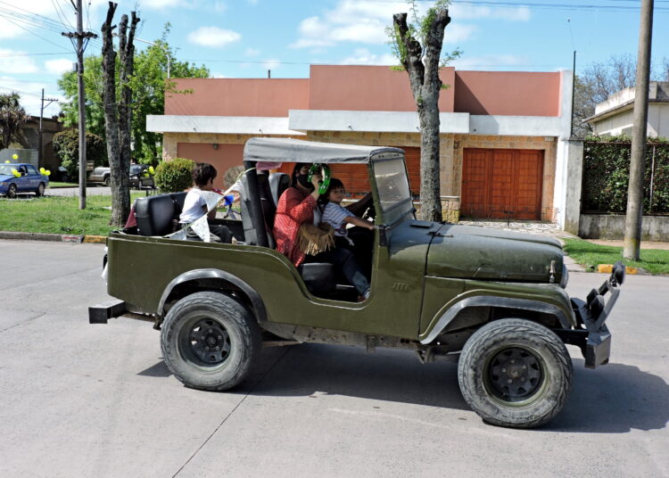 Los padres de los Egresados 2020 del Jardín 901 realizaron una caravana