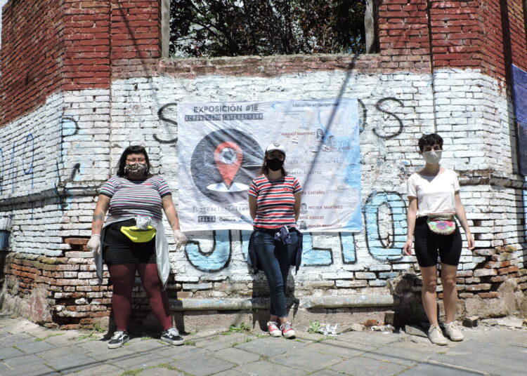 Ubicación en tiempo real, una muestra callejera sobre Sargento Cabral y Brown