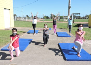 La Gimnasia Artística entrena al aire libre en el polideportivo