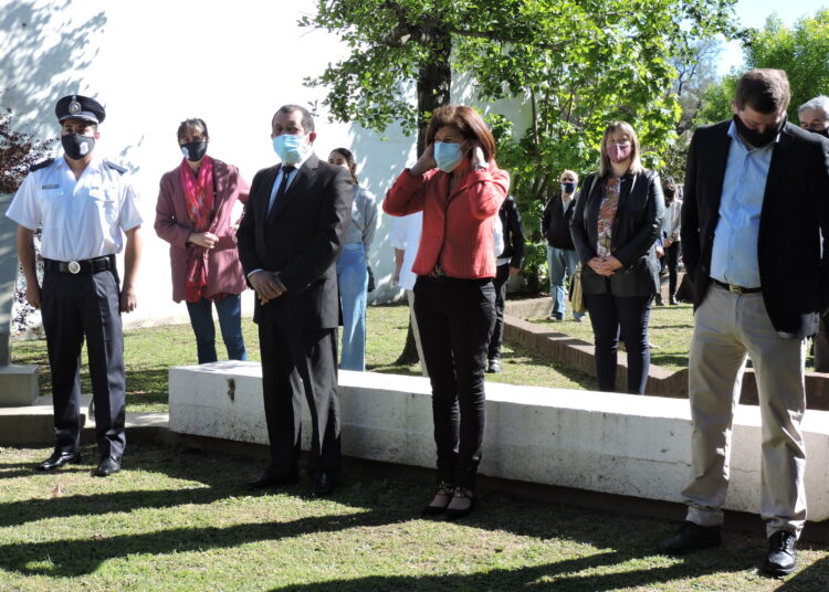 Sin desfile,  ni festejo popular: Benito Juárez conmemoró los 153 años con un sencillo acto