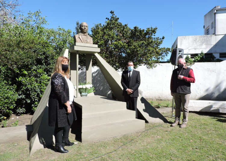 Sin desfile,  ni festejo popular: Benito Juárez conmemoró los 153 años con un sencillo acto