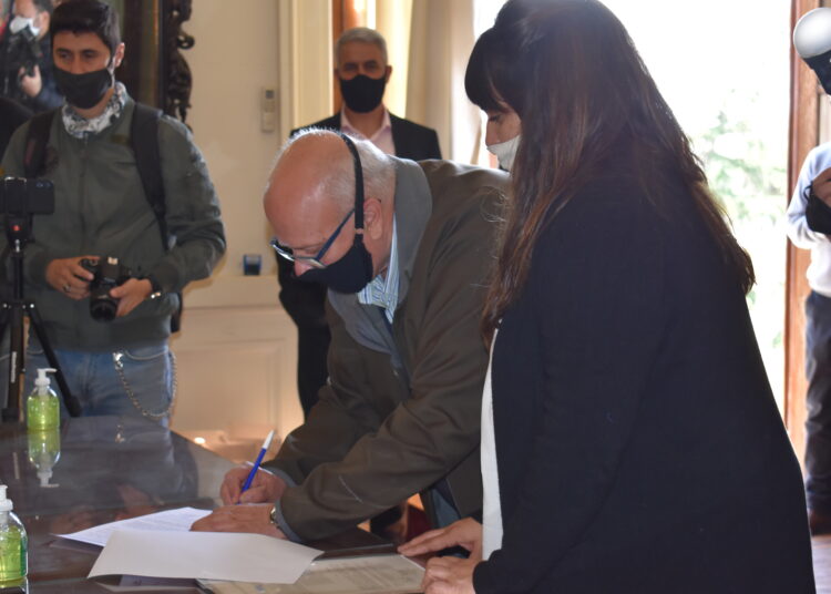 Visita de Ministros y firmas de importantes convenios