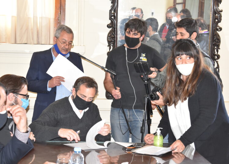 Visita de Ministros y firmas de importantes convenios