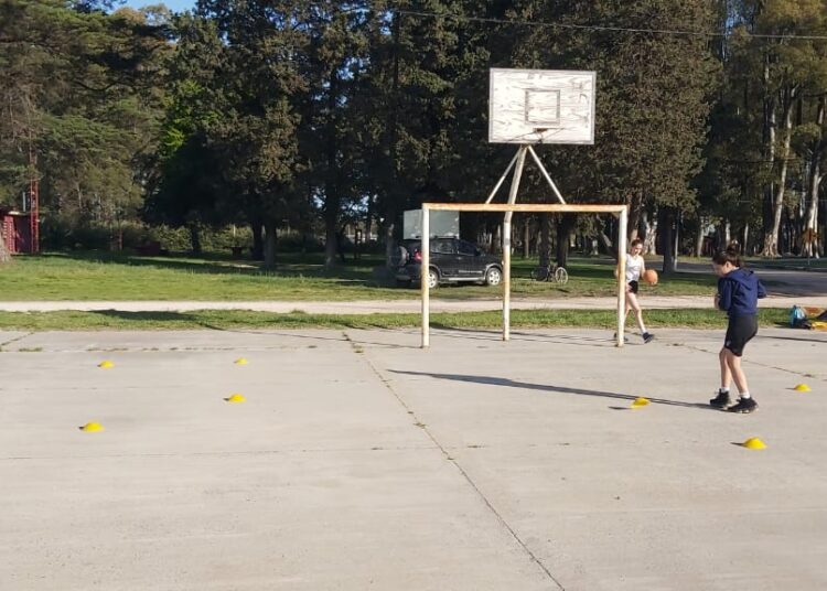 La Escuela Municipal de Básquet Femenino entrenó en el Parque Talglioretti