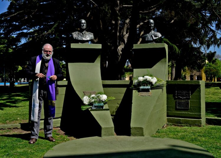 Día de la Lealtad se colocó una ofrenda en el busto de Perón y Evita