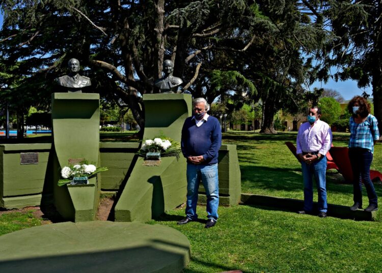 Día de la Lealtad se colocó una ofrenda en el busto de Perón y Evita