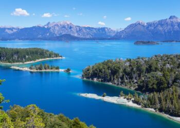 Vacaciones 2021: provincias y ciudades estudian pedir un seguro COVID-19 para los turistas