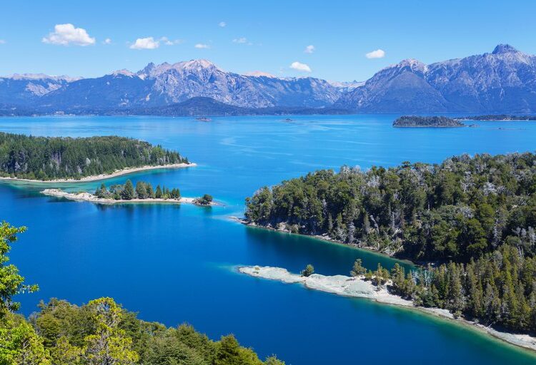 Vacaciones 2021: provincias y ciudades estudian pedir un seguro COVID-19 para los turistas