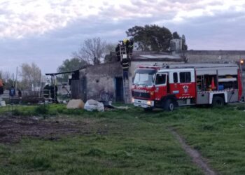 Los Bomberos Juarenses apagaron incendio en un galpón