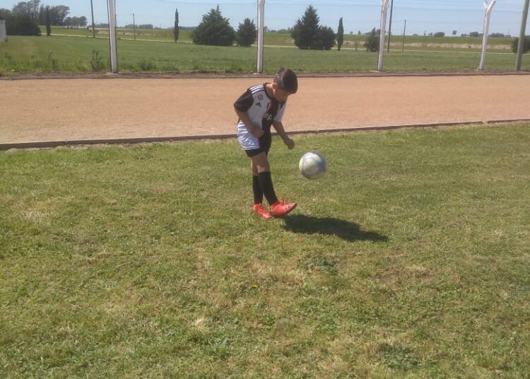 EMFI entrena en la cancha del Polideportivo Municipal