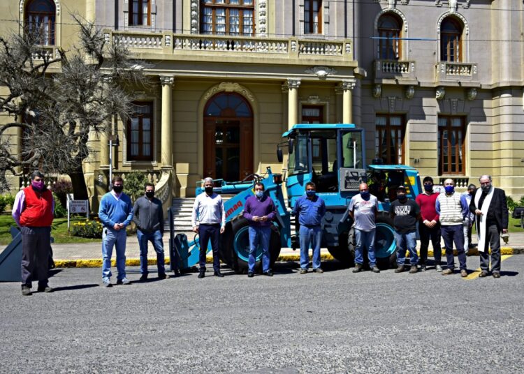 Fue presentada una nueva Pala Cargadora que será utilizada en el área de Servicios Urbanos