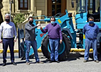 Fue presentada una nueva Pala Cargadora que será utilizada en el área de Servicios Urbanos