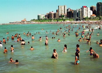 Axel Kicillof anunció cuáles serán los requisitos para la temporada de verano