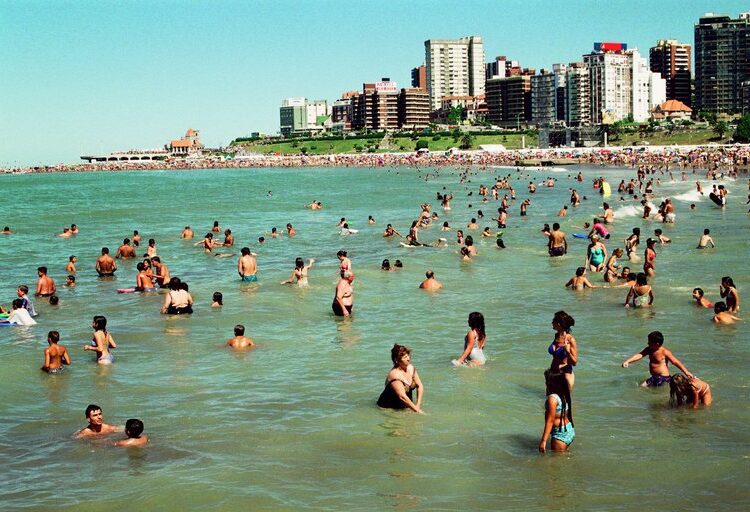 Axel Kicillof anunció cuáles serán los requisitos para la temporada de verano