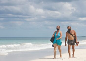 Tres intendentes de la costa anticipan cómo será el verano: cupos en las playas, apps y controles