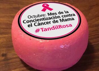 Los quesos de Tandil se pintan de rosa para concientizar sobre el cáncer de mama