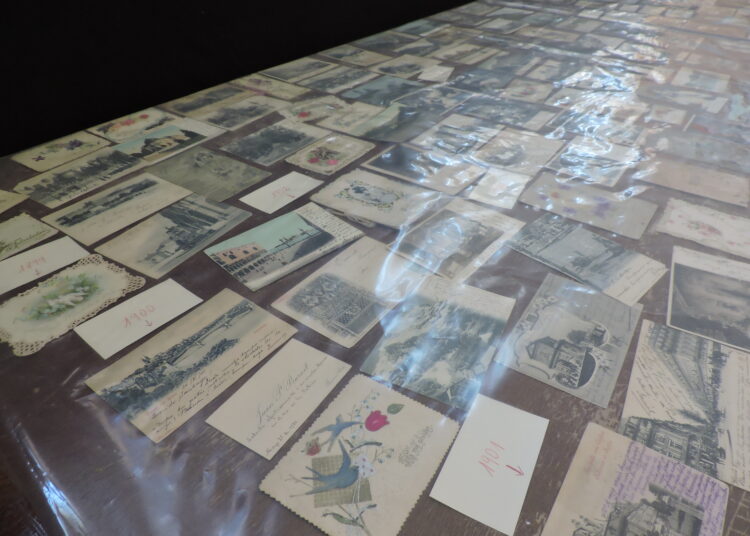 «Tengo cerca de 3000 tarjetas de salutaciones, la primera data de 1898»