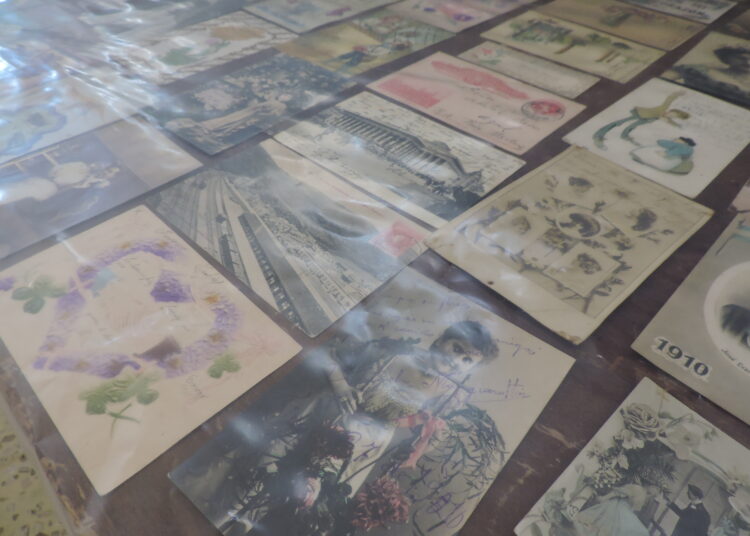 «Tengo cerca de 3000 tarjetas de salutaciones, la primera data de 1898»