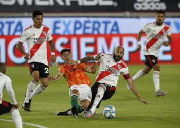Banfield sorprendió a River y lo superó en el cierre de la primera fecha
