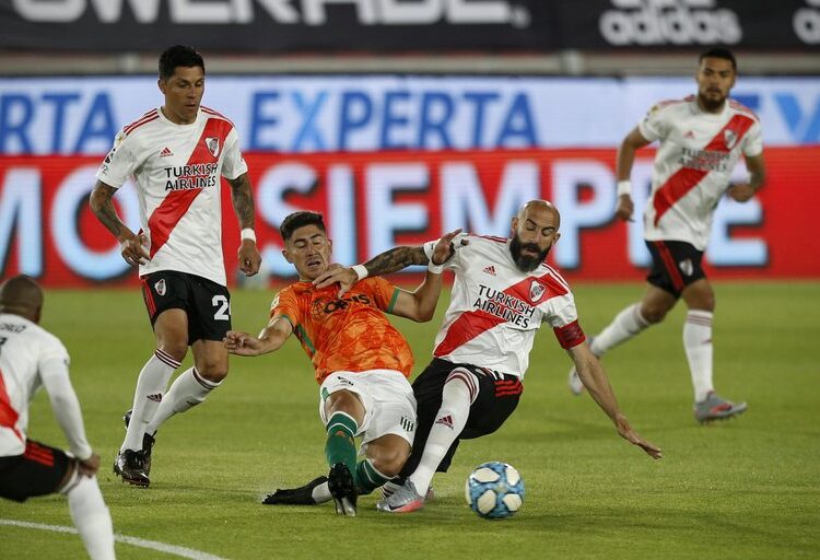Banfield sorprendió a River y lo superó en el cierre de la primera fecha