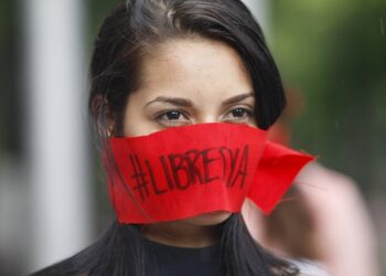 La violencia digital hace retroceder a las mujeres periodistas en las redes sociales