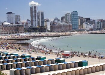 Sin cuarentena ni test por COVID-19: el Gobierno define cómo será la temporada de verano que comienza en 12 días