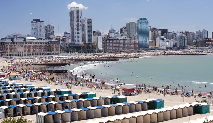 Sin cuarentena ni test por COVID-19: el Gobierno define cómo será la temporada de verano que comienza en 12 días