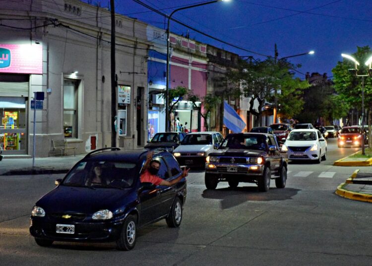 Con una caravana por los barrios los peronistas celebraron el Día del Militante