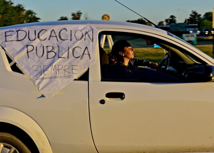 Con una caravana por los barrios los peronistas celebraron el Día del Militante
