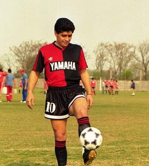 El juarense Atilio Herrera compartió el campo de juego con Diego Maradona